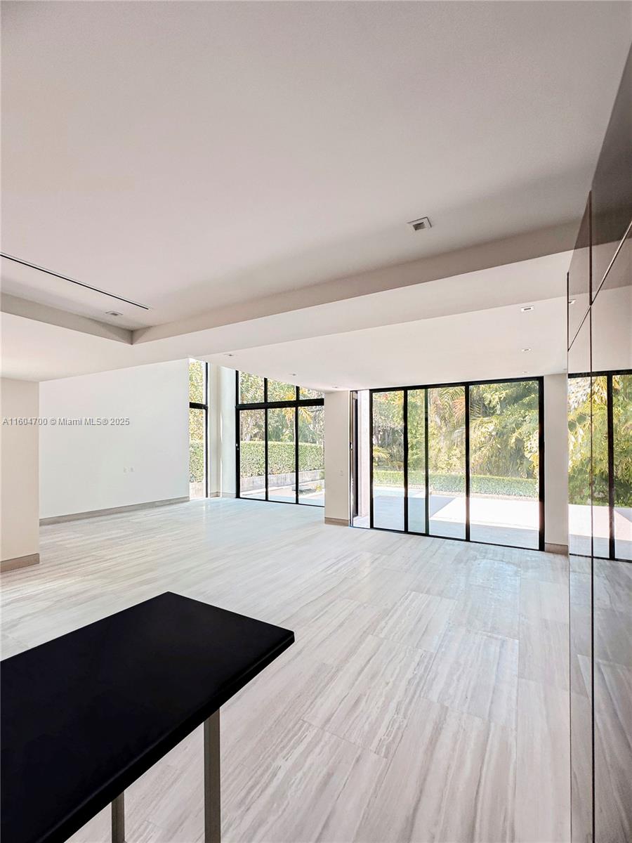 345 W 46th St #345 Miami Beach, FL 33140 345 W 46th St #345 Miami Beach, FL 33140