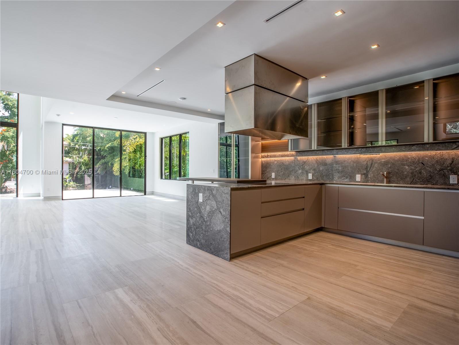 345 W 46th St #345 Miami Beach, FL 33140 345 W 46th St #345 Miami Beach, FL 33140