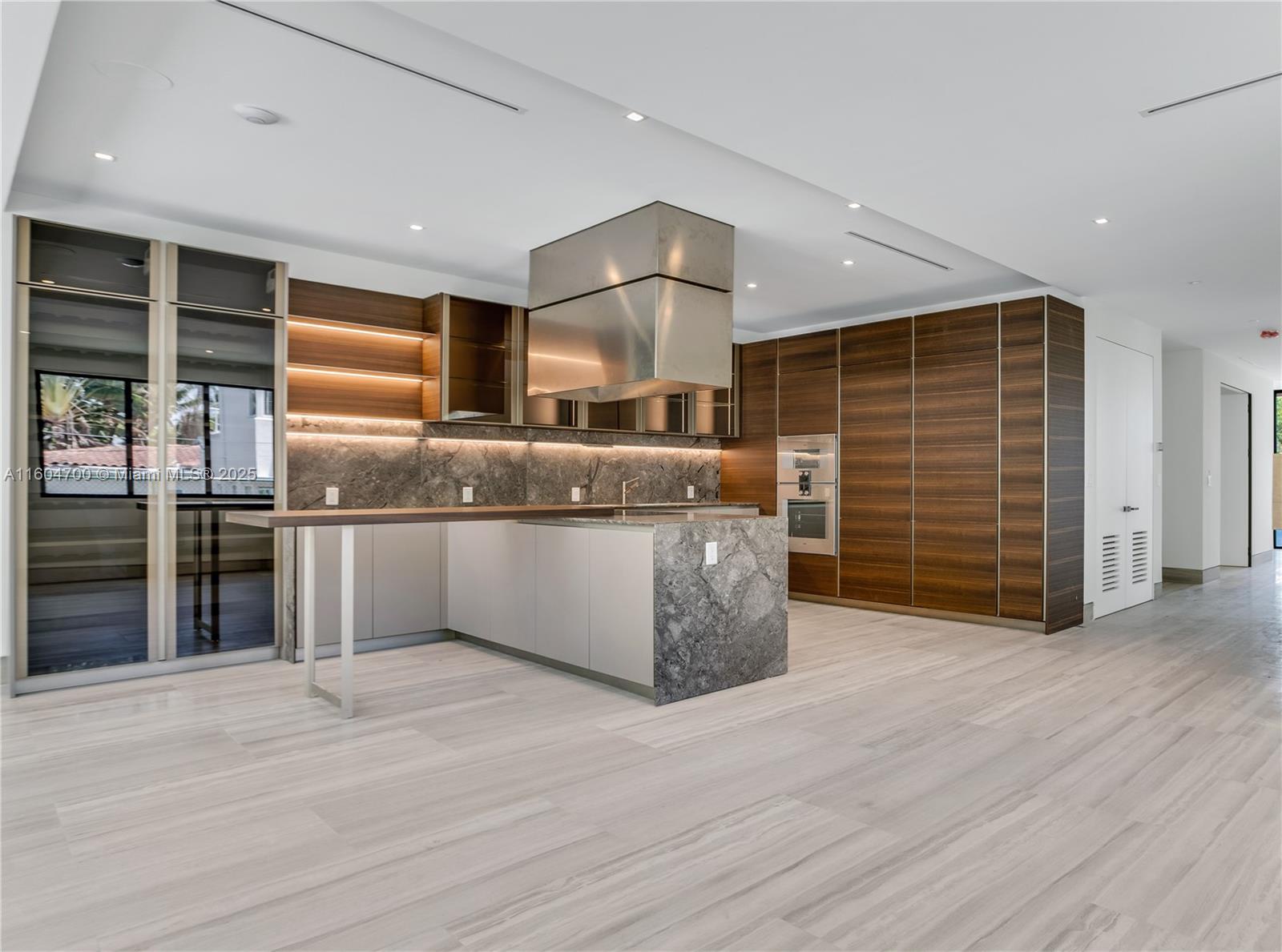 345 W 46th St #345 Miami Beach, FL 33140 345 W 46th St #345 Miami Beach, FL 33140