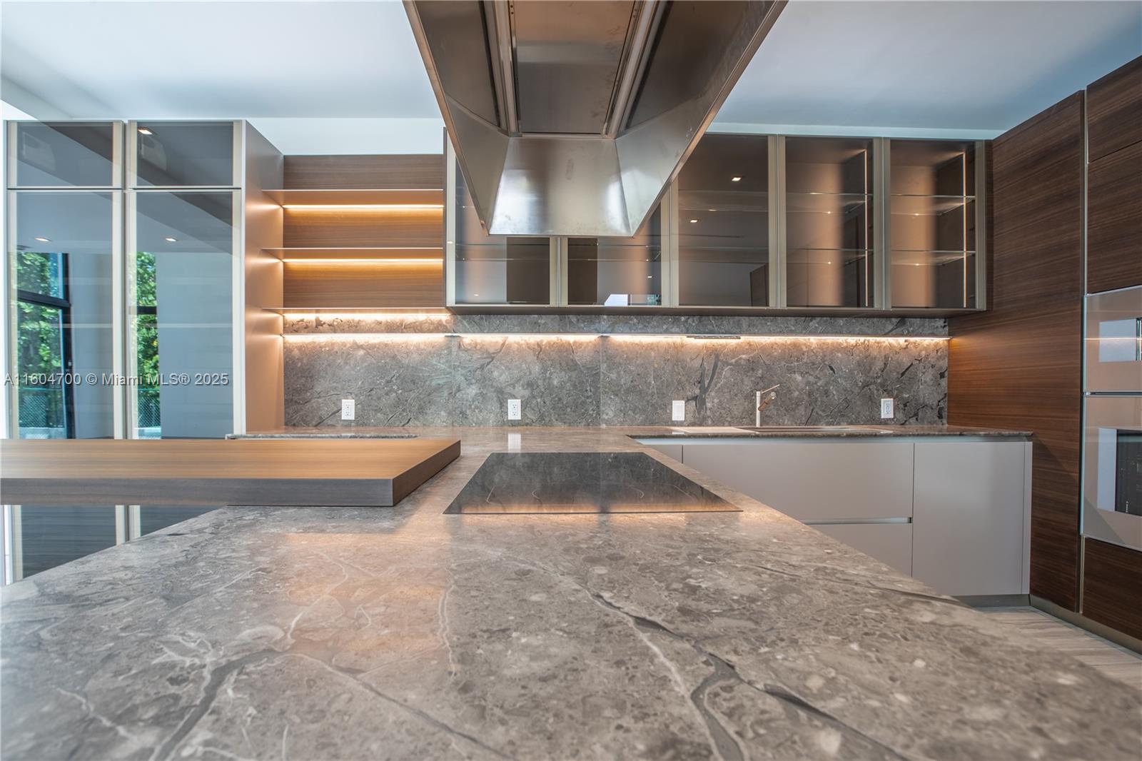 345 W 46th St #345 Miami Beach, FL 33140 345 W 46th St #345 Miami Beach, FL 33140