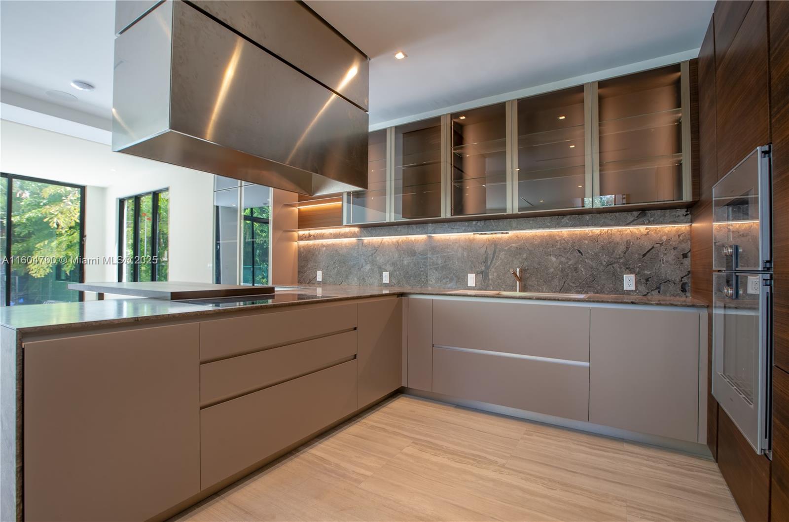 345 W 46th St #345 Miami Beach, FL 33140 345 W 46th St #345 Miami Beach, FL 33140