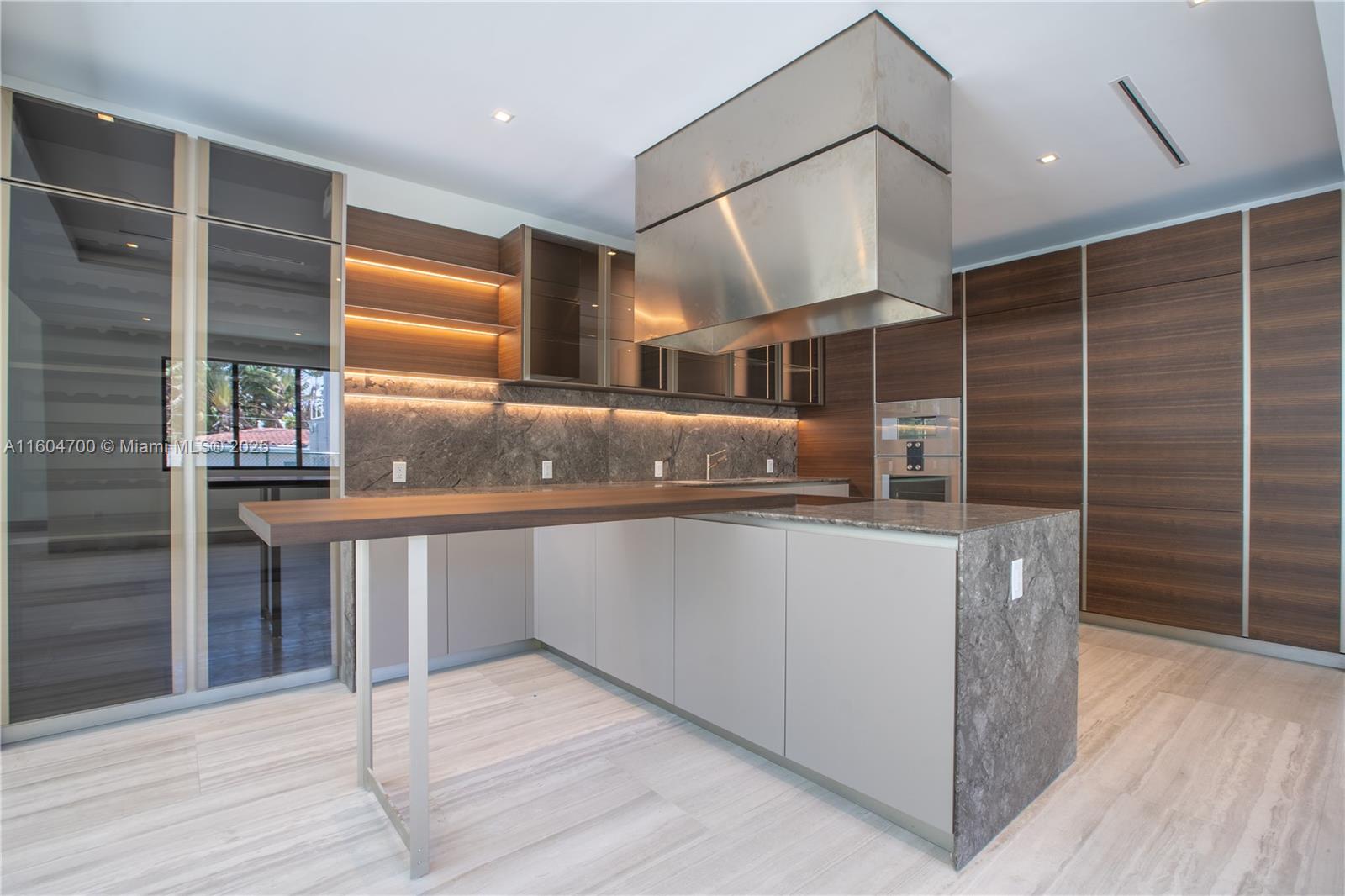 345 W 46th St #345 Miami Beach, FL 33140 345 W 46th St #345 Miami Beach, FL 33140