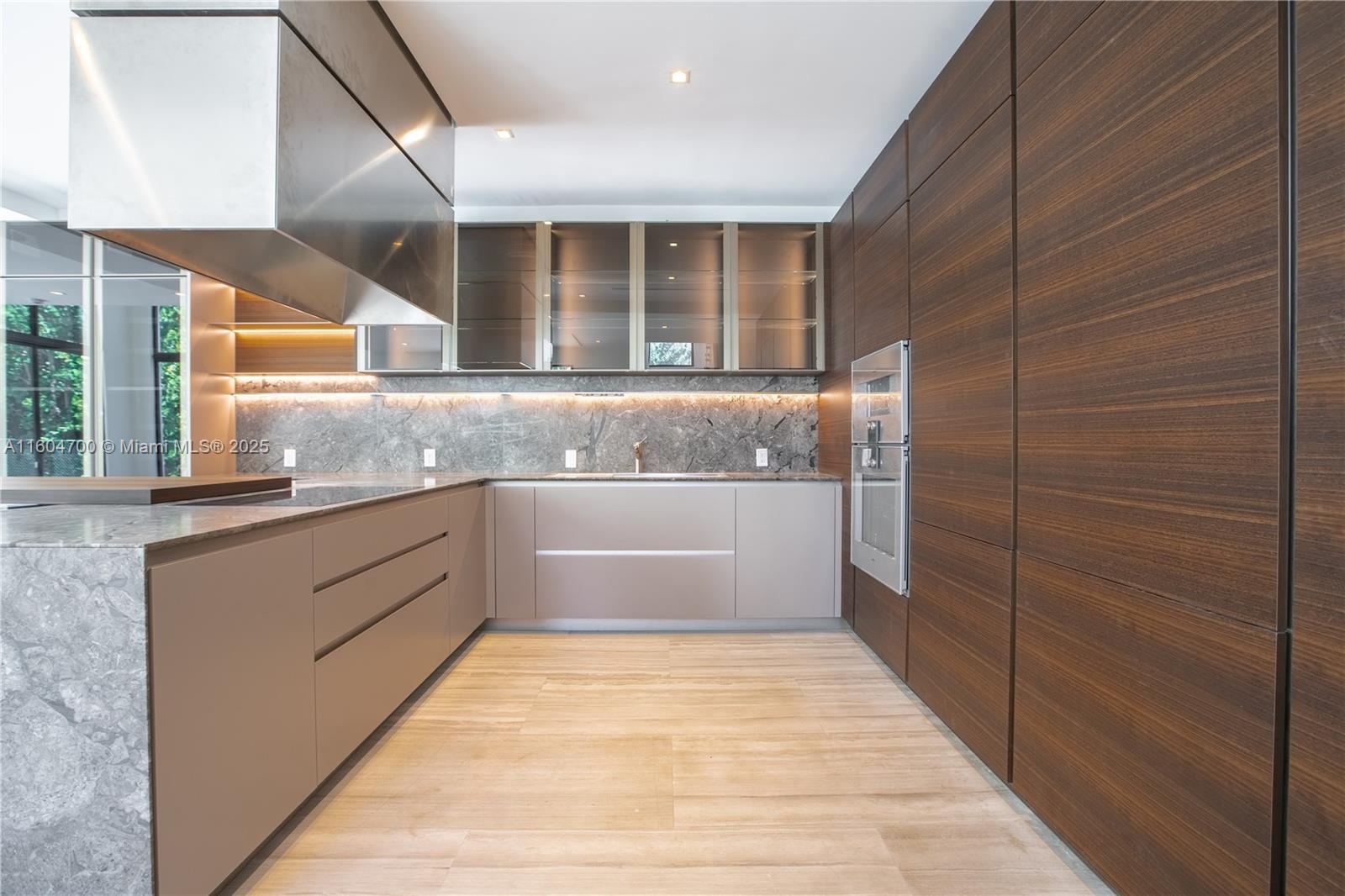 345 W 46th St #345 Miami Beach, FL 33140 345 W 46th St #345 Miami Beach, FL 33140