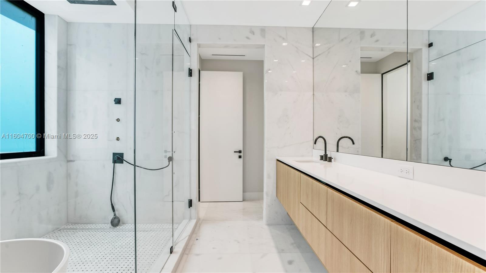 345 W 46th St #345 Miami Beach, FL 33140 345 W 46th St #345 Miami Beach, FL 33140