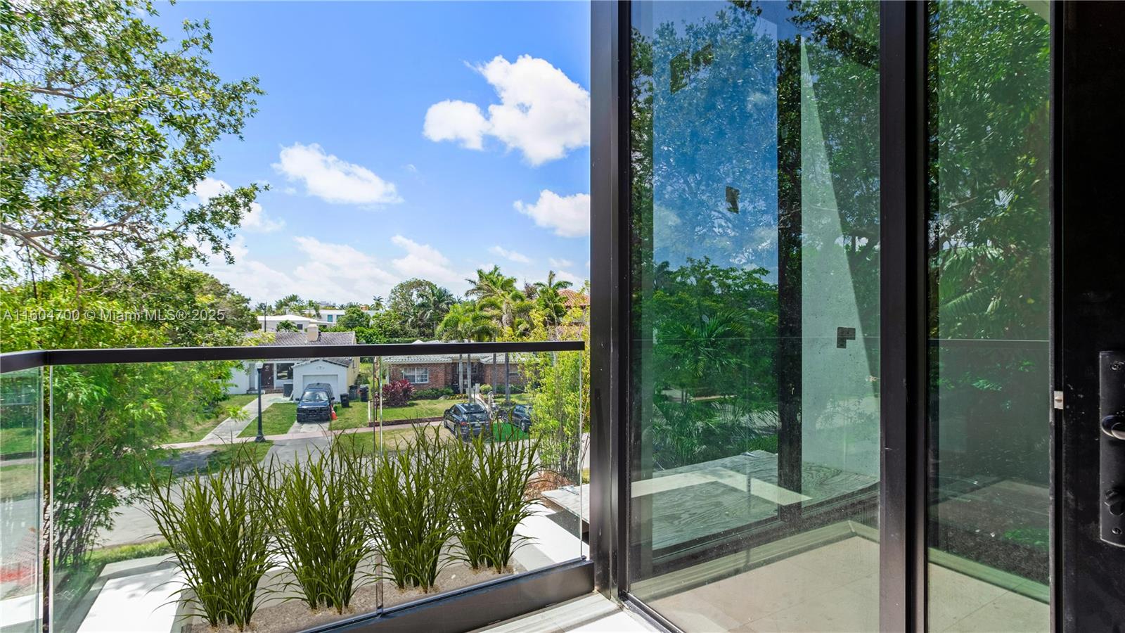 345 W 46th St #345 Miami Beach, FL 33140 345 W 46th St #345 Miami Beach, FL 33140