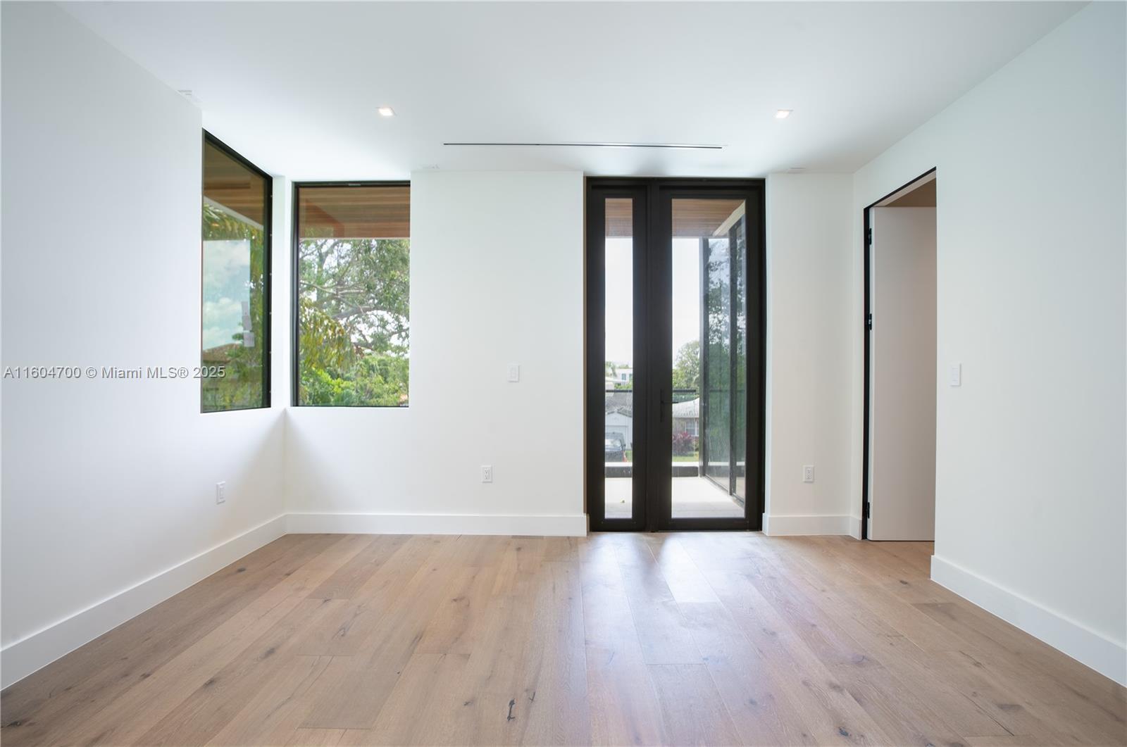 345 W 46th St #345 Miami Beach, FL 33140 345 W 46th St #345 Miami Beach, FL 33140