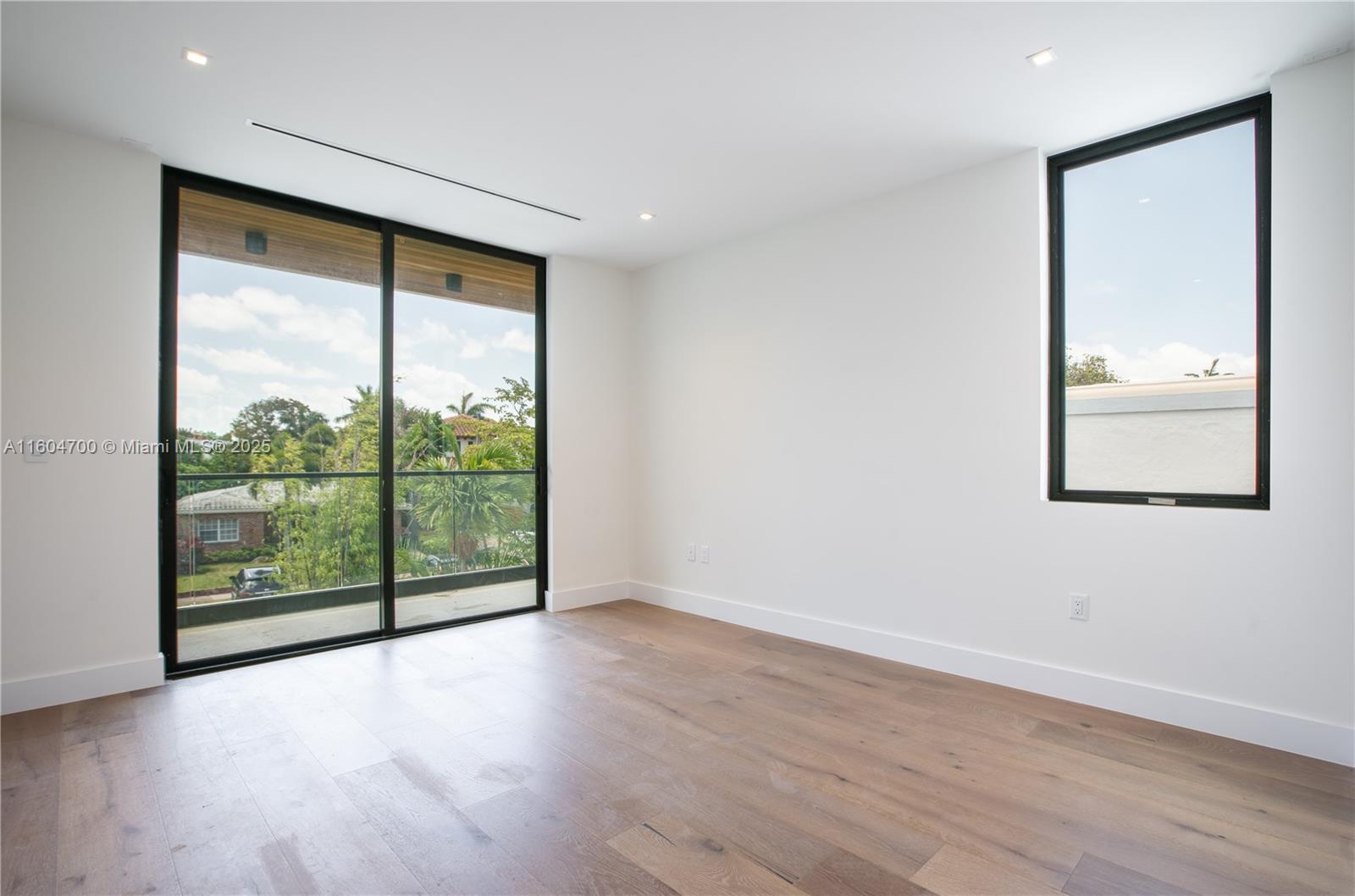 345 W 46th St #345 Miami Beach, FL 33140 345 W 46th St #345 Miami Beach, FL 33140