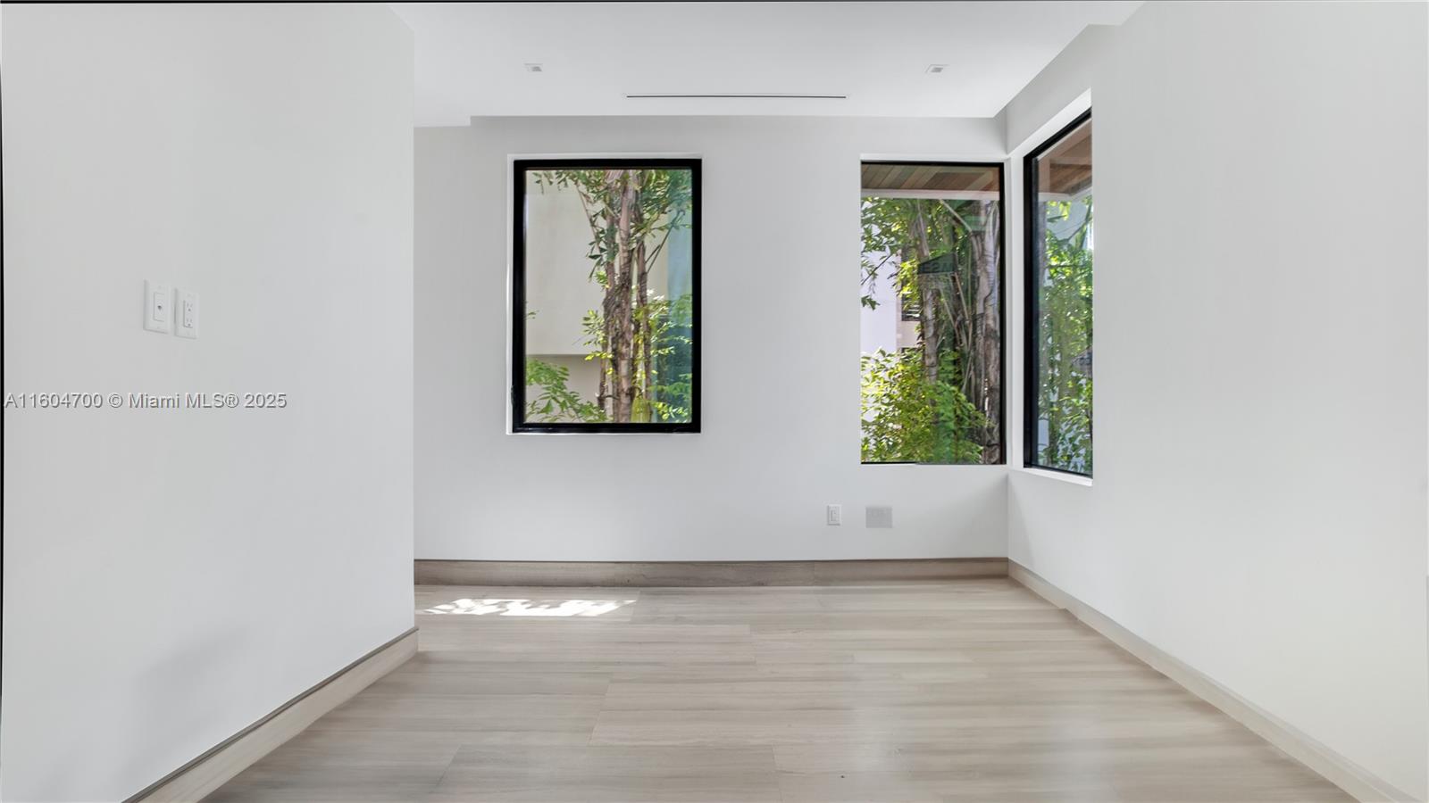 345 W 46th St #345 Miami Beach, FL 33140 345 W 46th St #345 Miami Beach, FL 33140