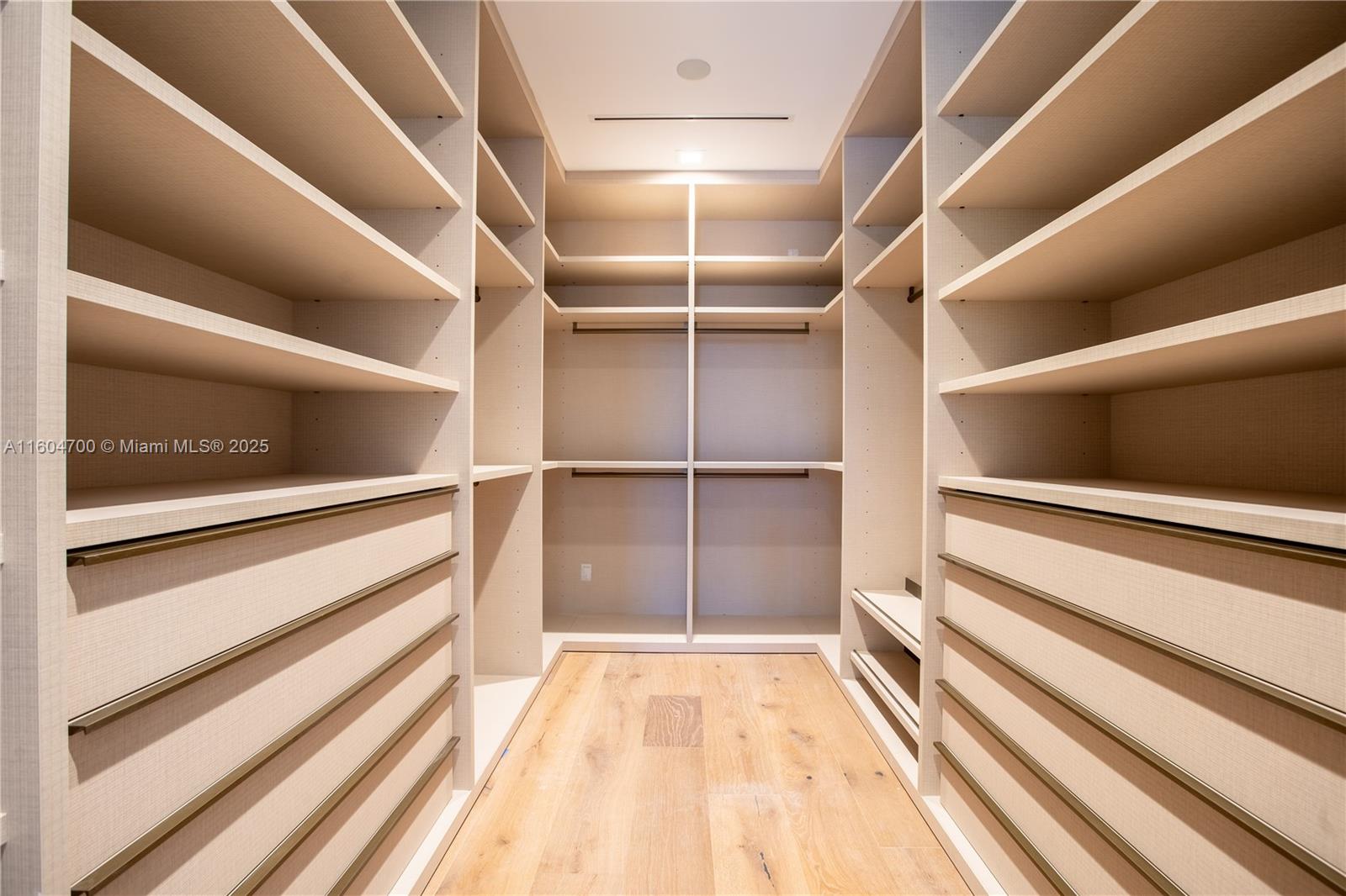 345 W 46th St #345 Miami Beach, FL 33140 345 W 46th St #345 Miami Beach, FL 33140