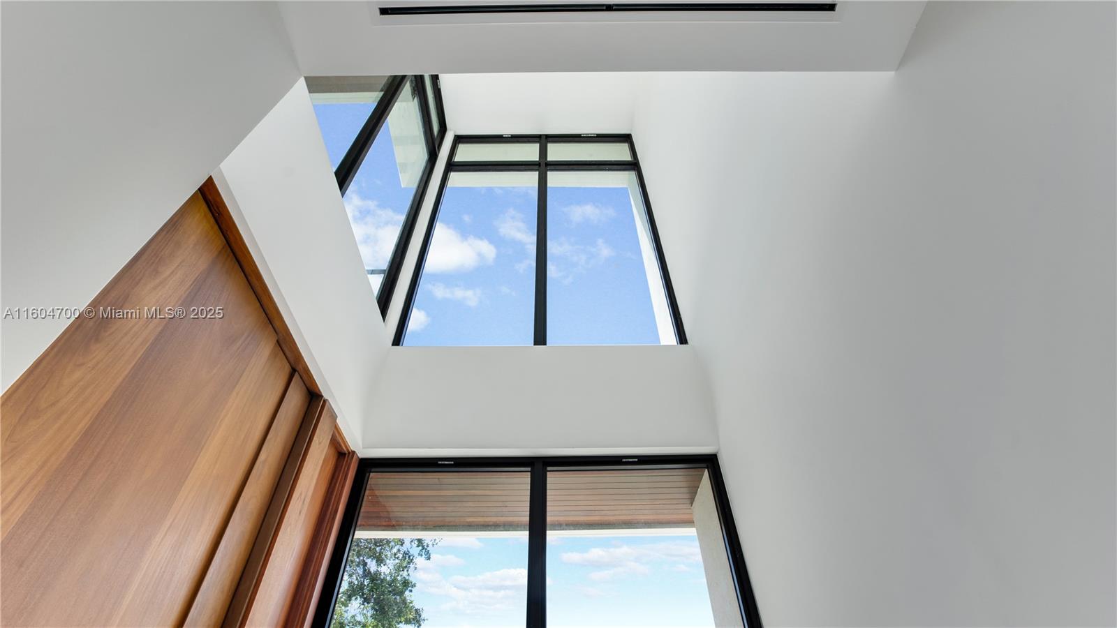 345 W 46th St #345 Miami Beach, FL 33140 345 W 46th St #345 Miami Beach, FL 33140