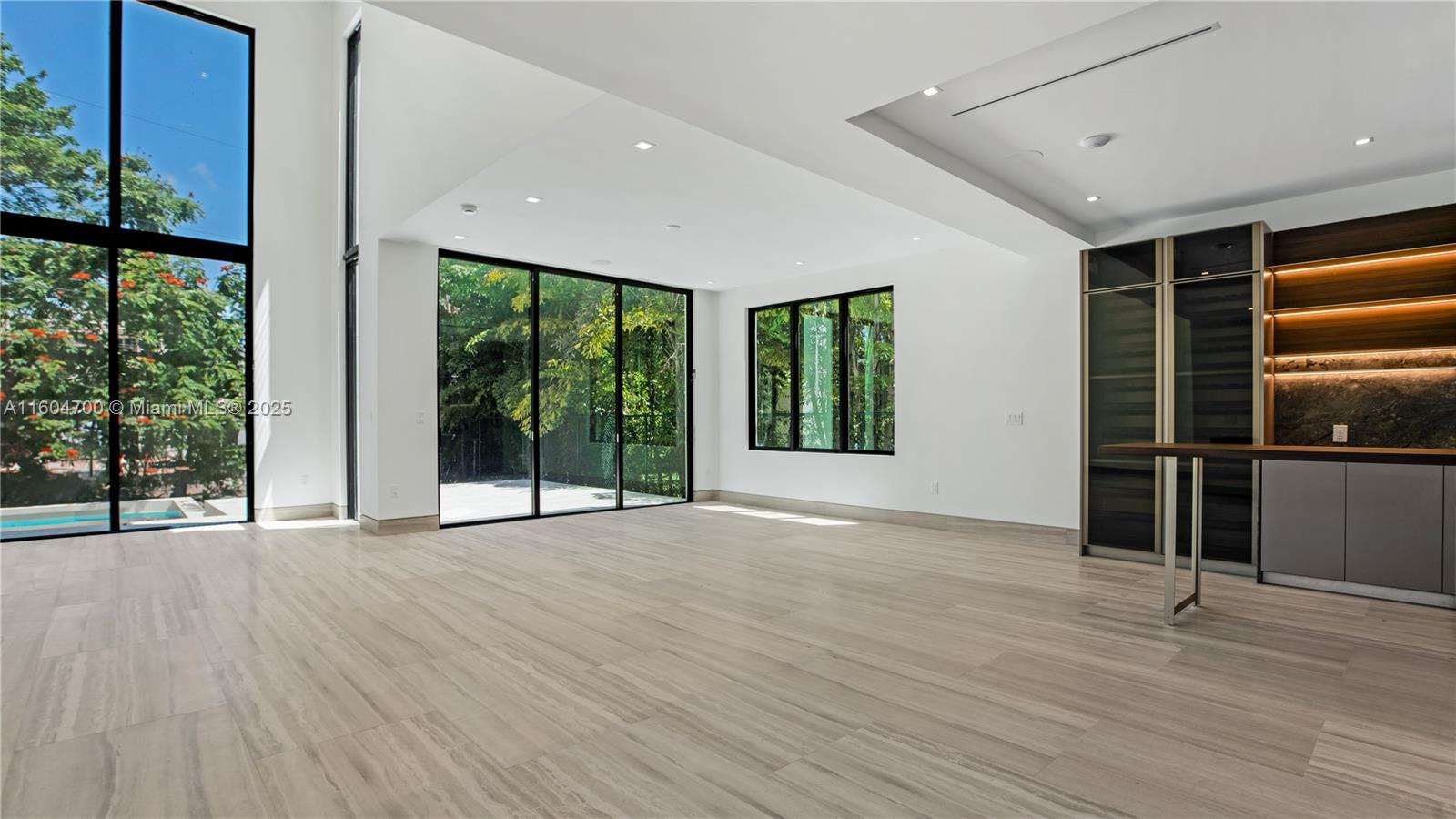 345 W 46th St #345 Miami Beach, FL 33140 345 W 46th St #345 Miami Beach, FL 33140