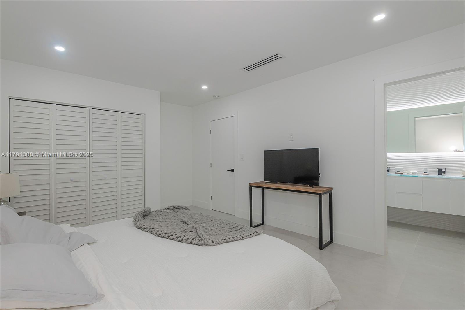 2005 SE 26th Ter Fort Lauderdale, FL 33316