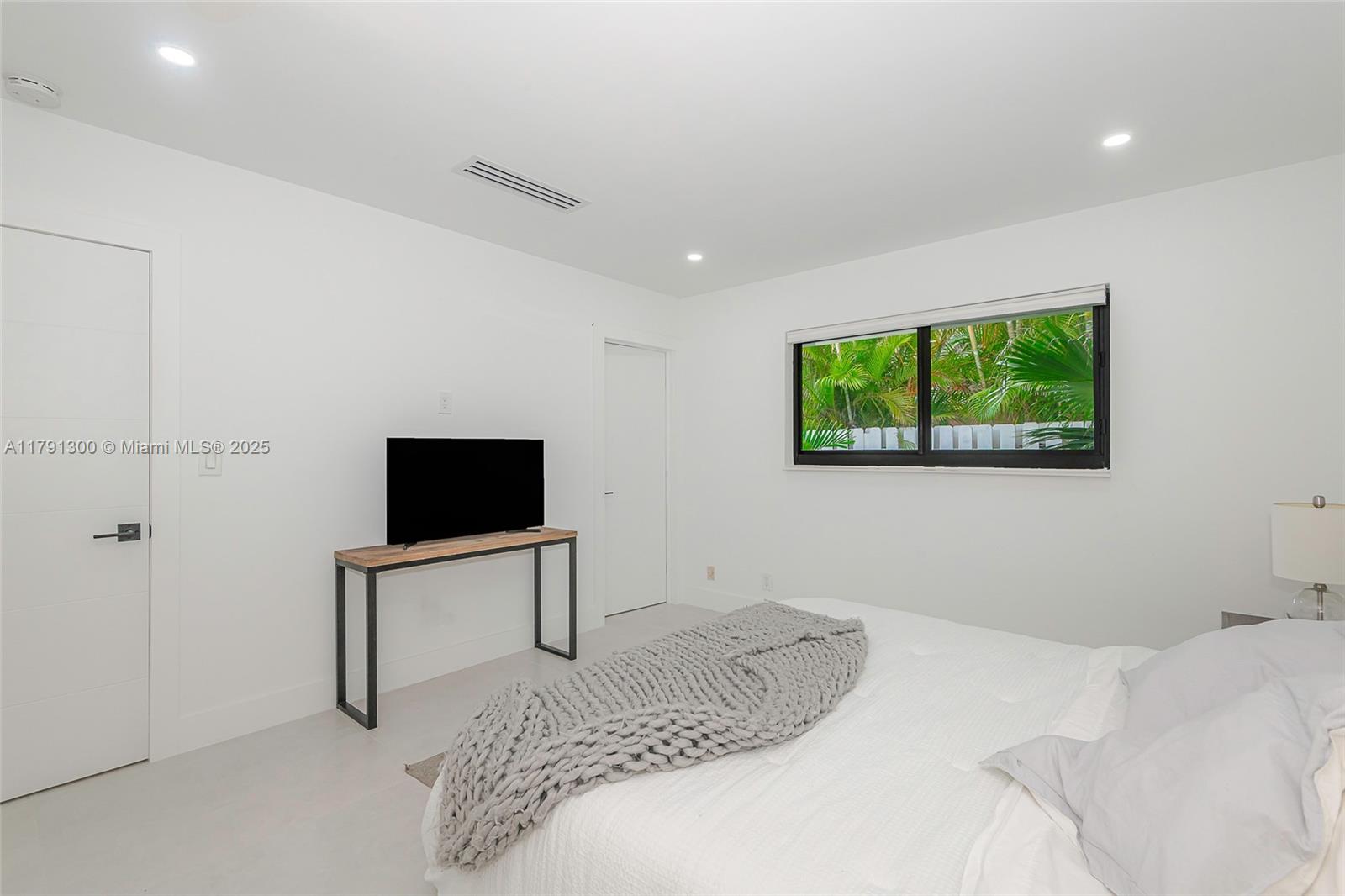 2005 SE 26th Ter Fort Lauderdale, FL 33316