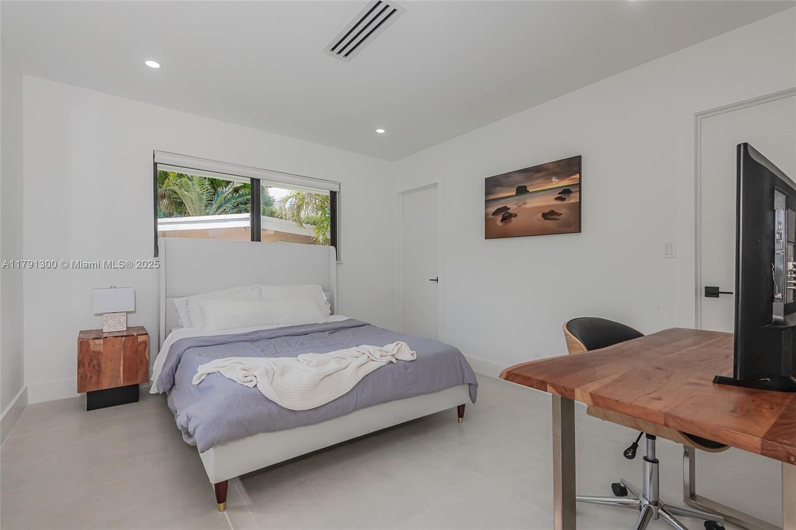 2005 SE 26th Ter Fort Lauderdale, FL 33316