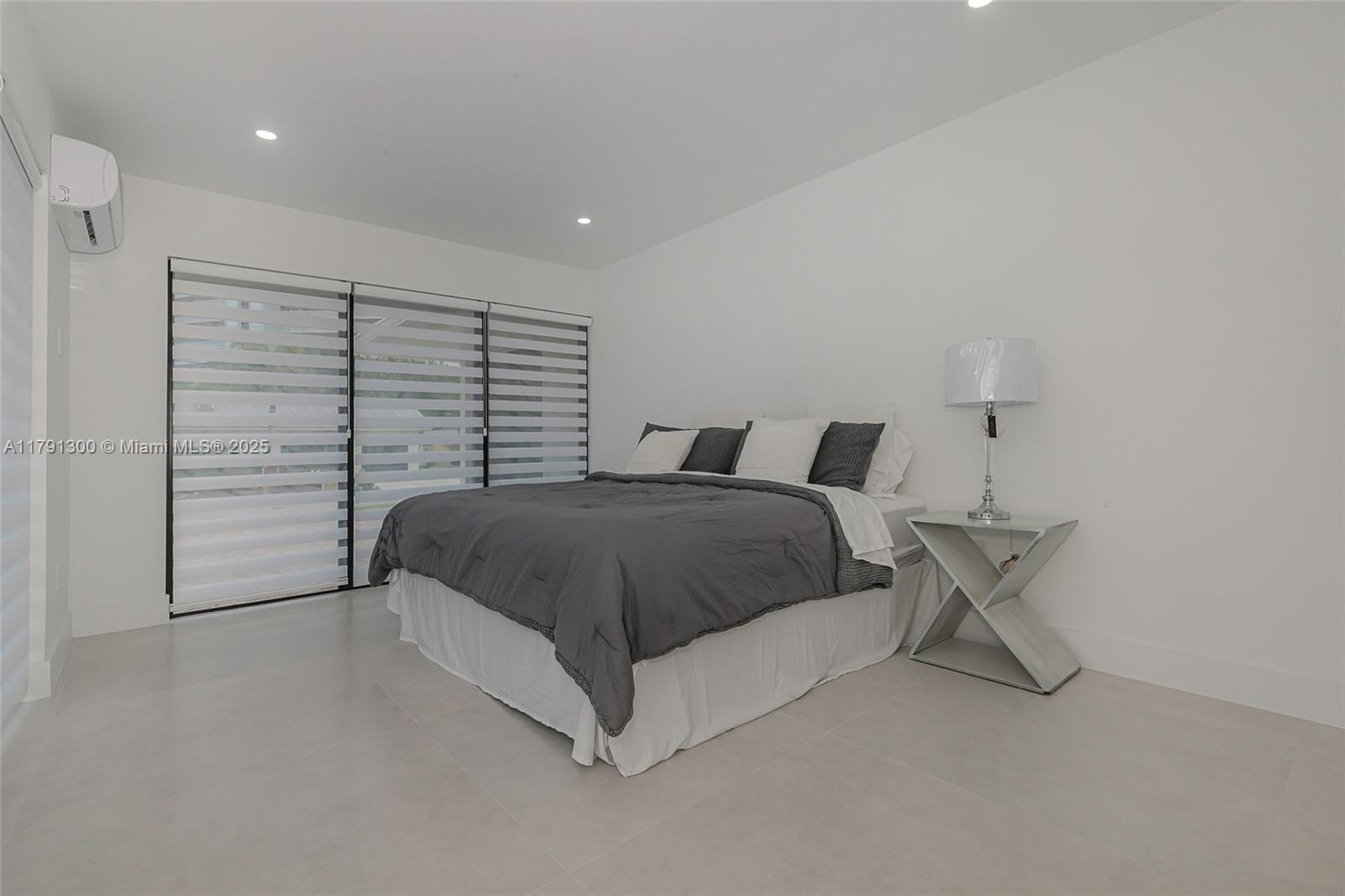 2005 SE 26th Ter Fort Lauderdale, FL 33316