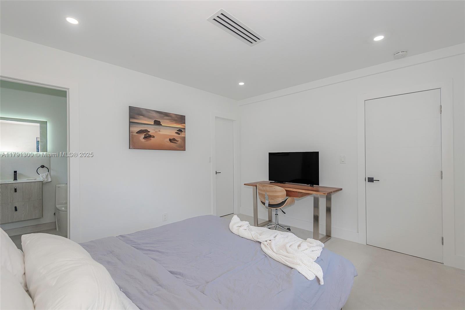 2005 SE 26th Ter Fort Lauderdale, FL 33316