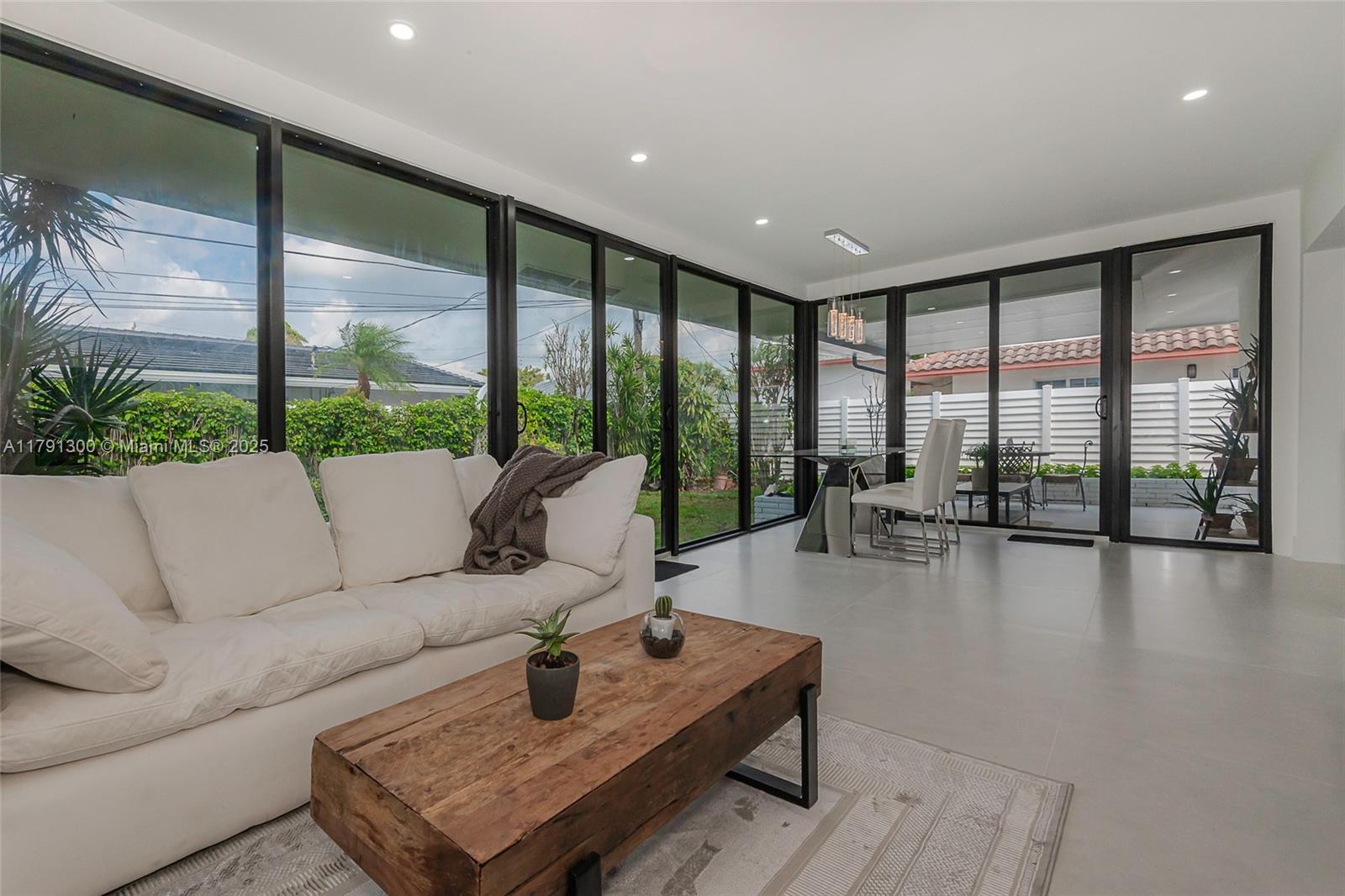 2005 SE 26th Ter Fort Lauderdale, FL 33316