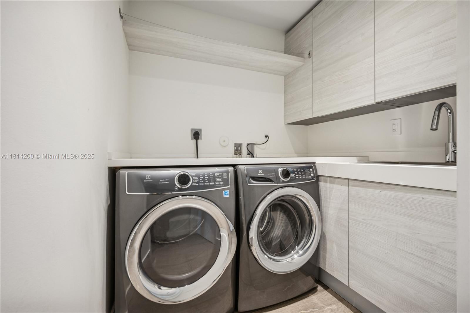 420 N Hibiscus Dr Miami Beach, FL 33139 420 N Hibiscus Dr Miami Beach, FL 33139