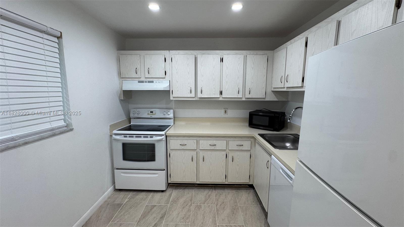 7732 Camino Real #F-202