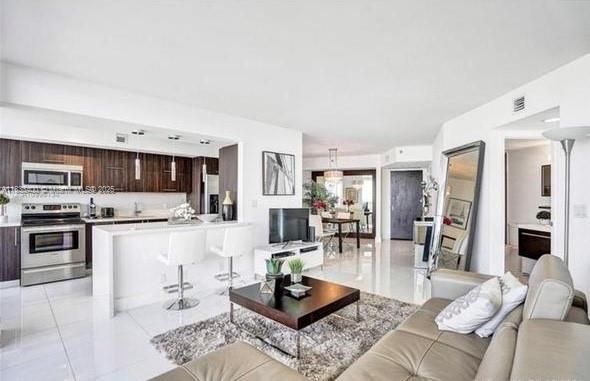 1000 Island Blvd #1911