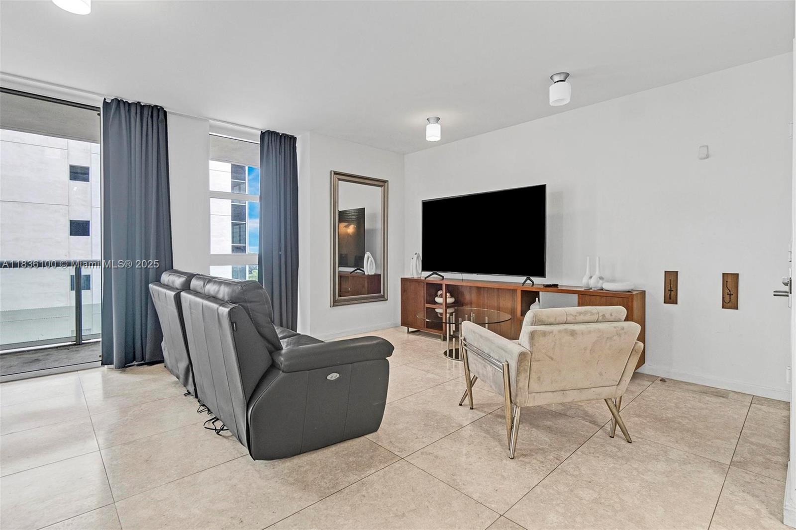 image 50 Biscayne Condo11