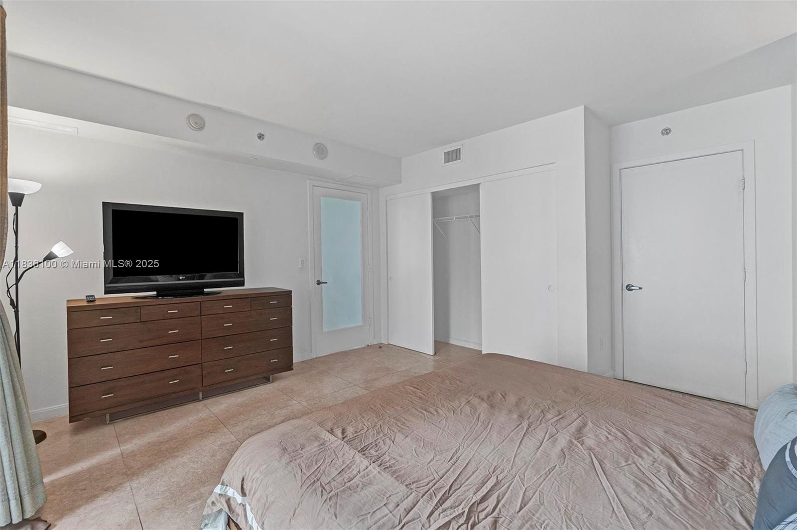 image 50 Biscayne Condo13
