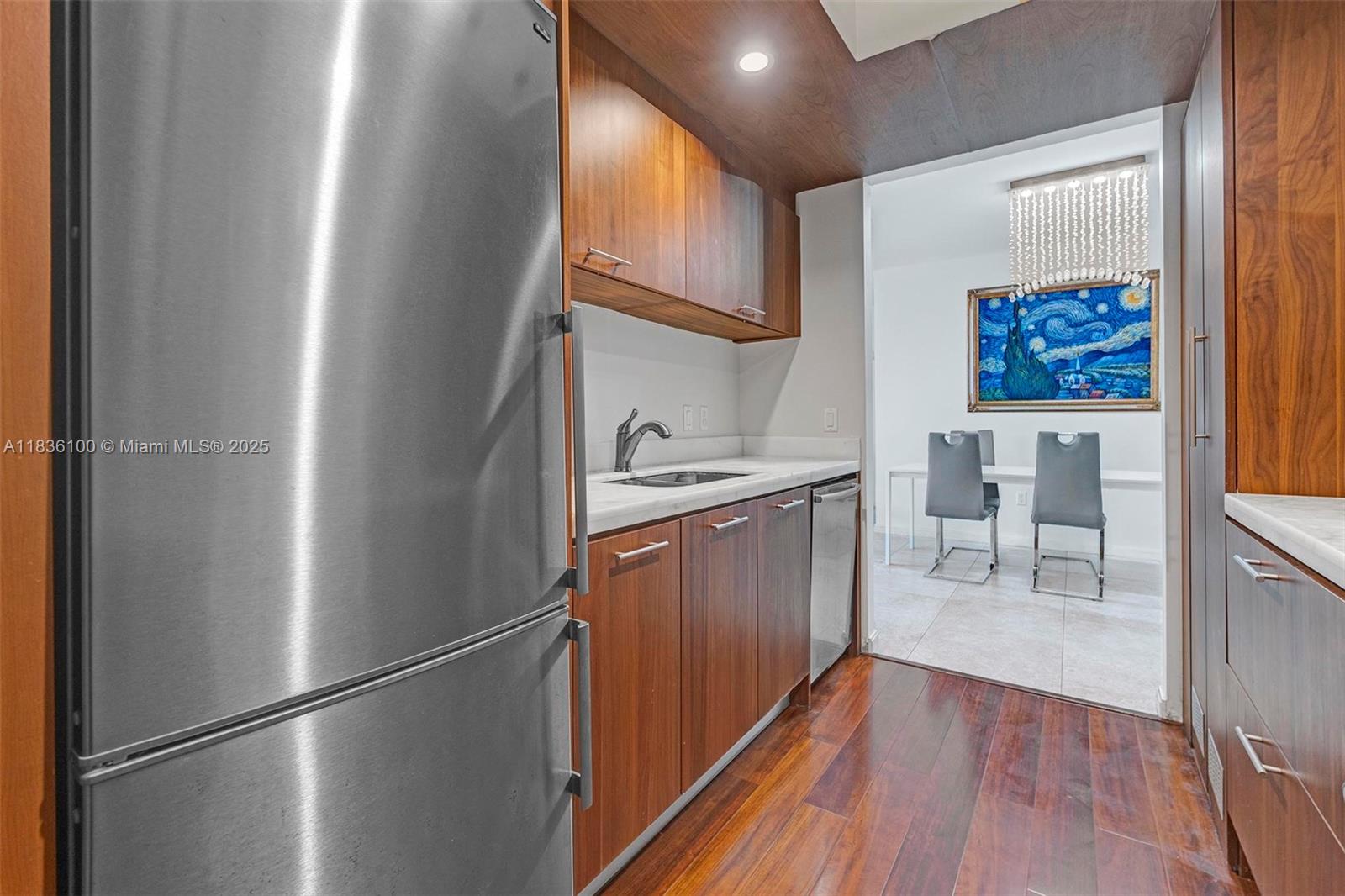 image 50 Biscayne Condo1
