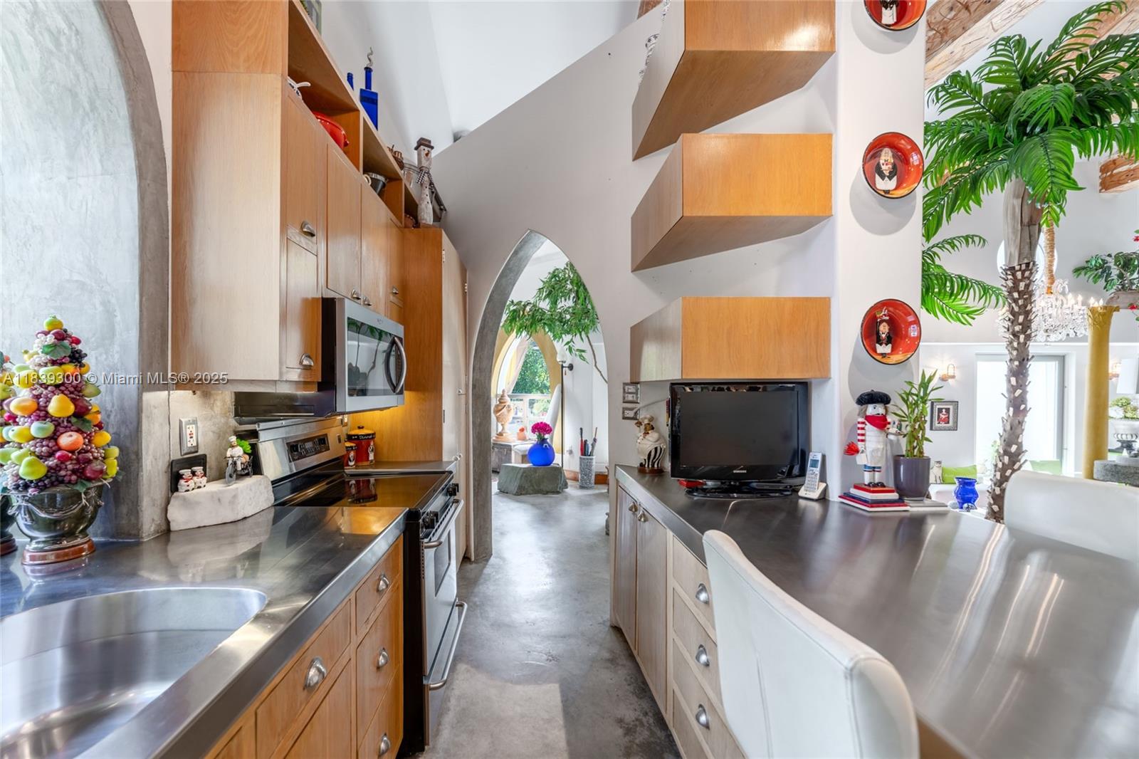 6867 SW 62nd Ter South Miami, FL 33143