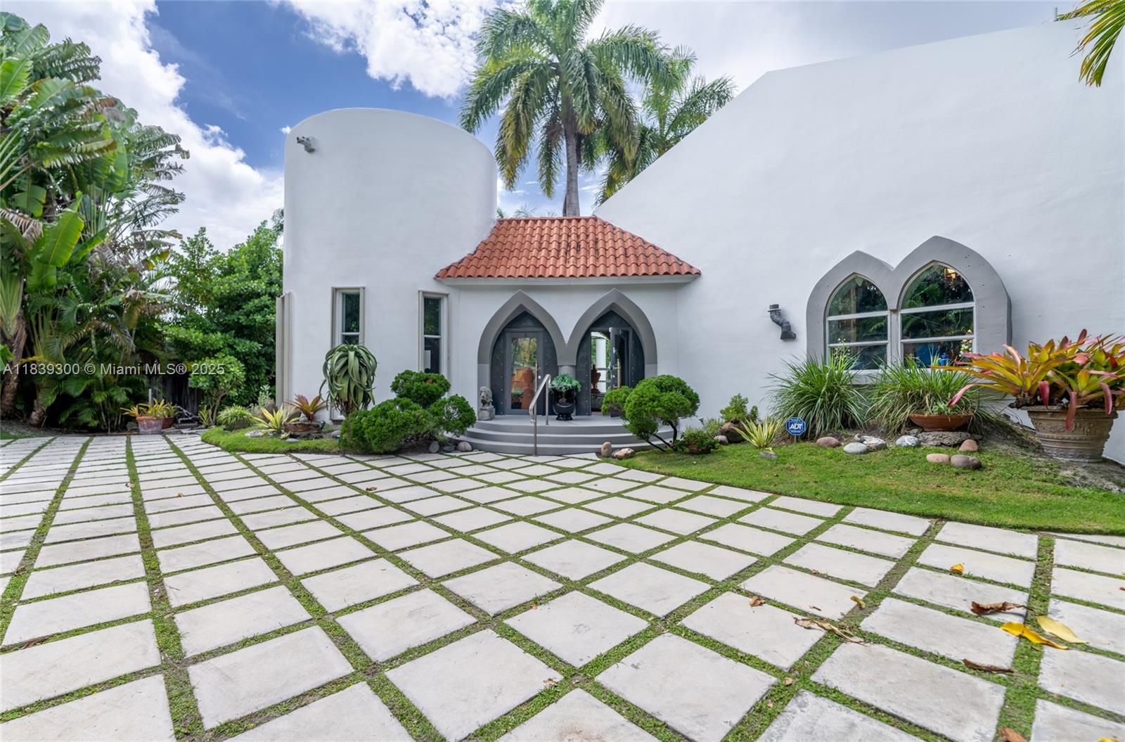 6867 SW 62nd Ter South Miami, FL 33143