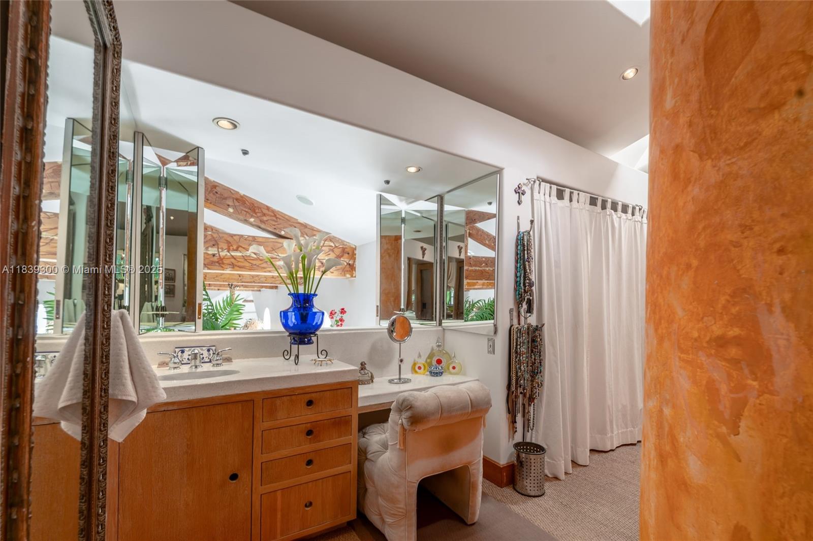 6867 SW 62nd Ter South Miami, FL 33143