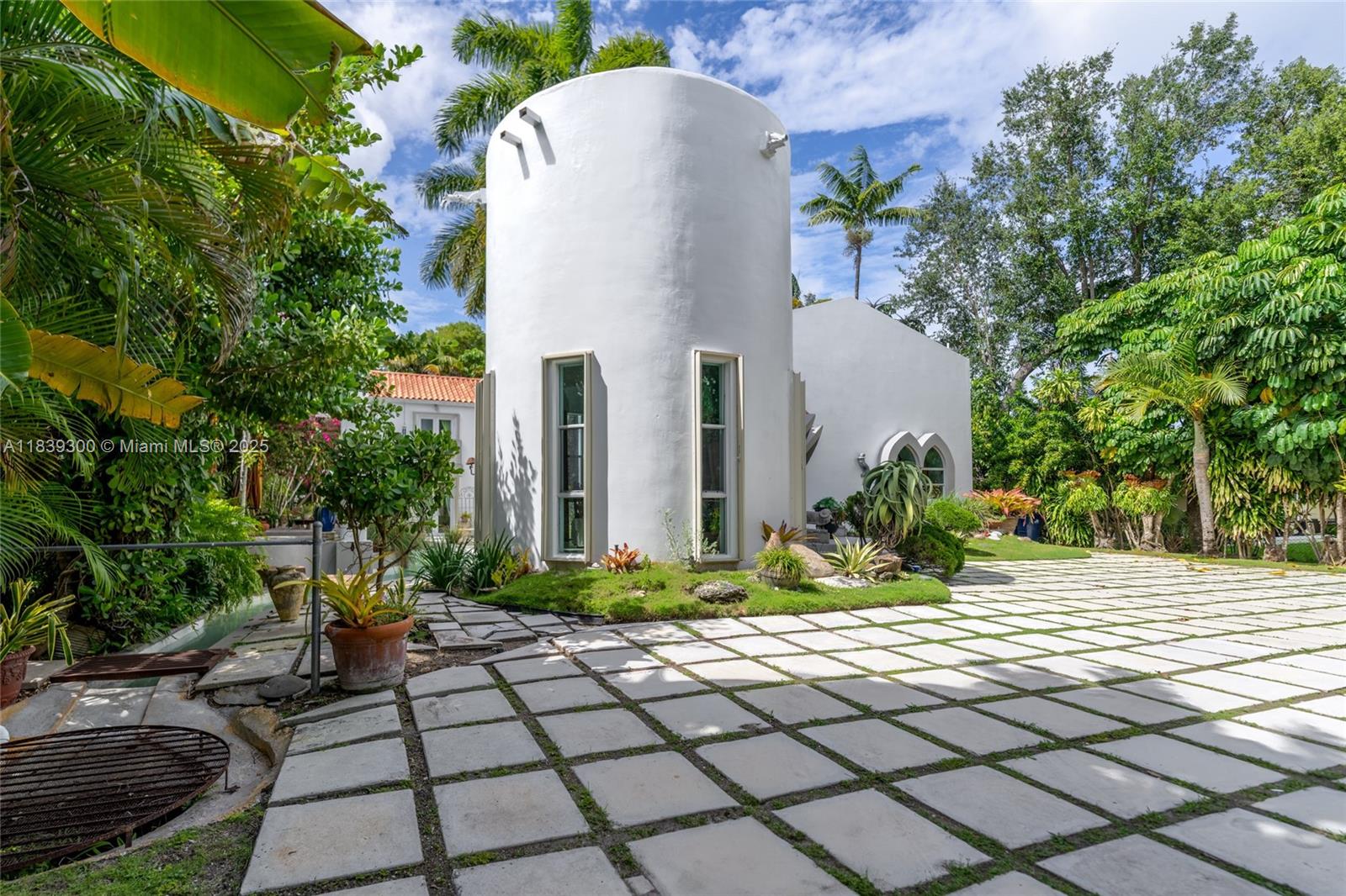 6867 SW 62nd Ter South Miami, FL 33143