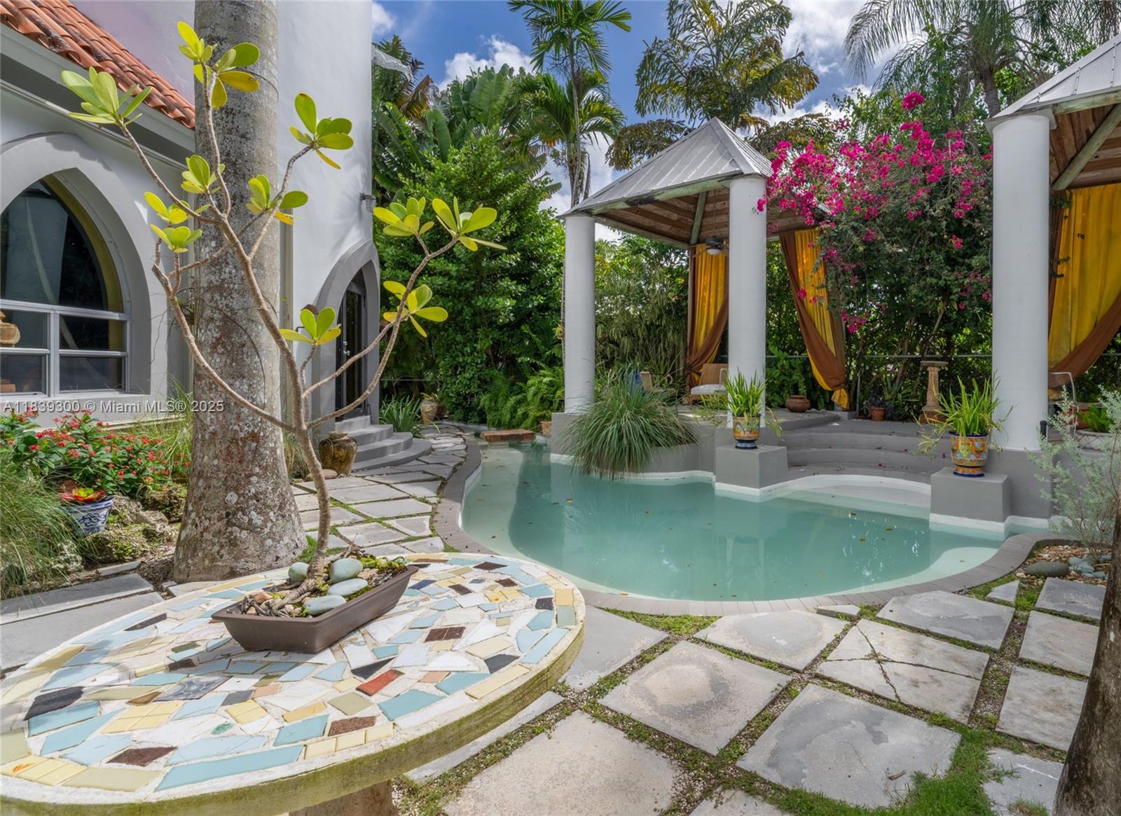 6867 SW 62nd Ter South Miami, FL 33143