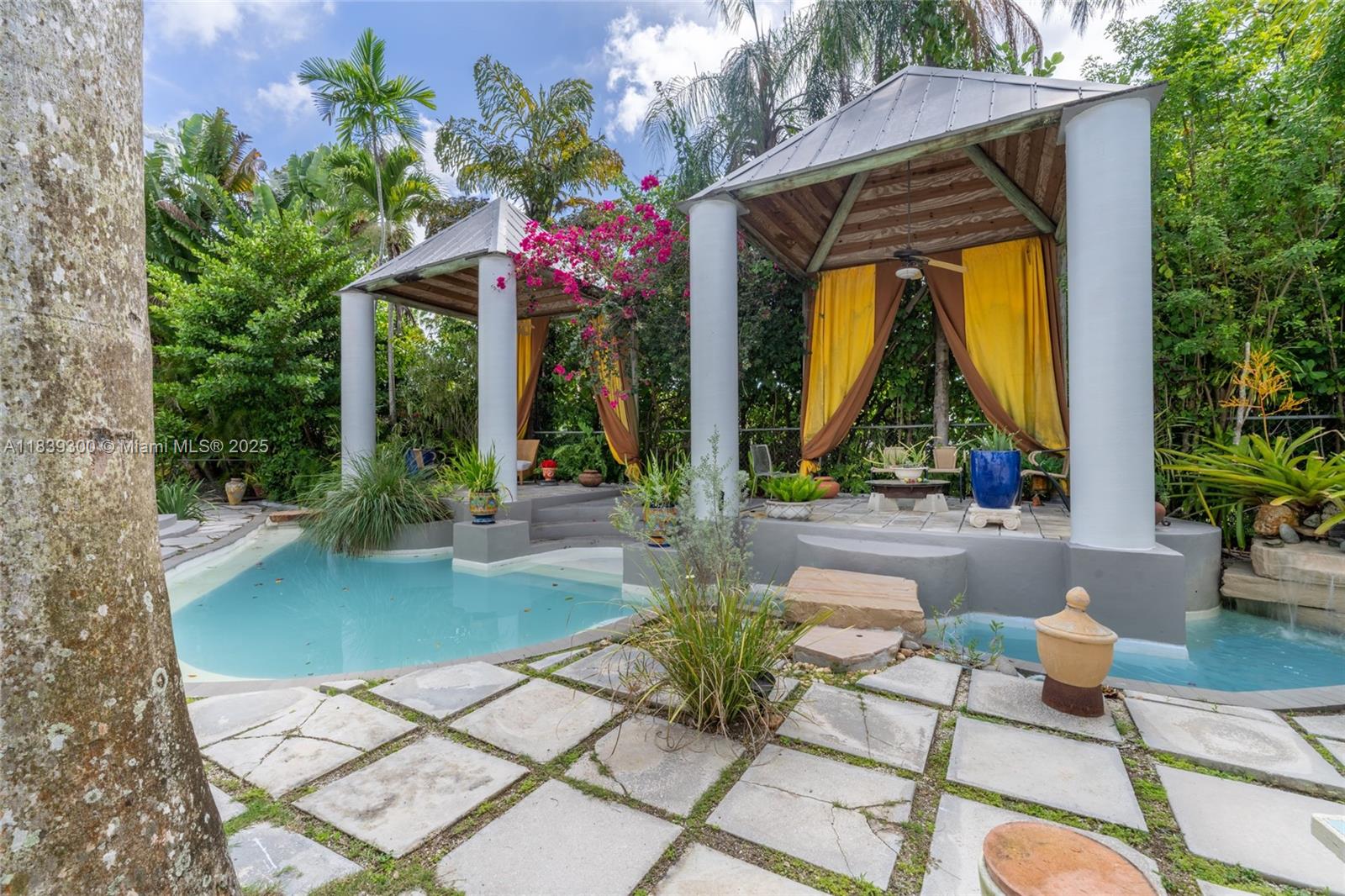 6867 SW 62nd Ter South Miami, FL 33143