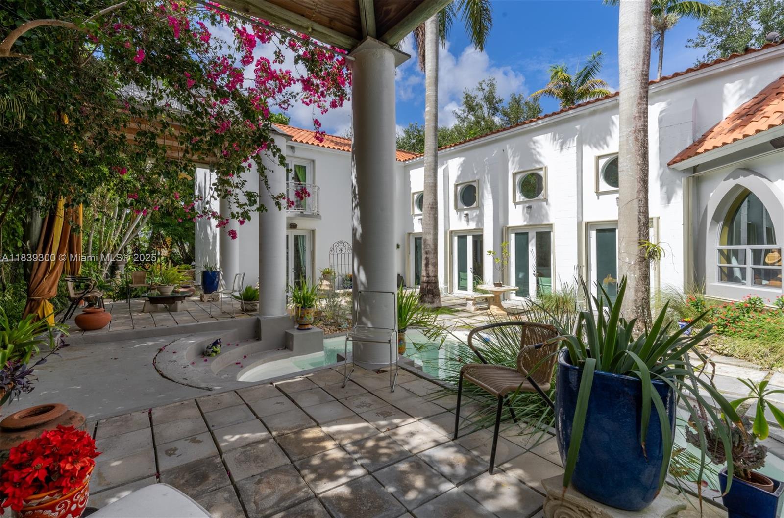 6867 SW 62nd Ter South Miami, FL 33143