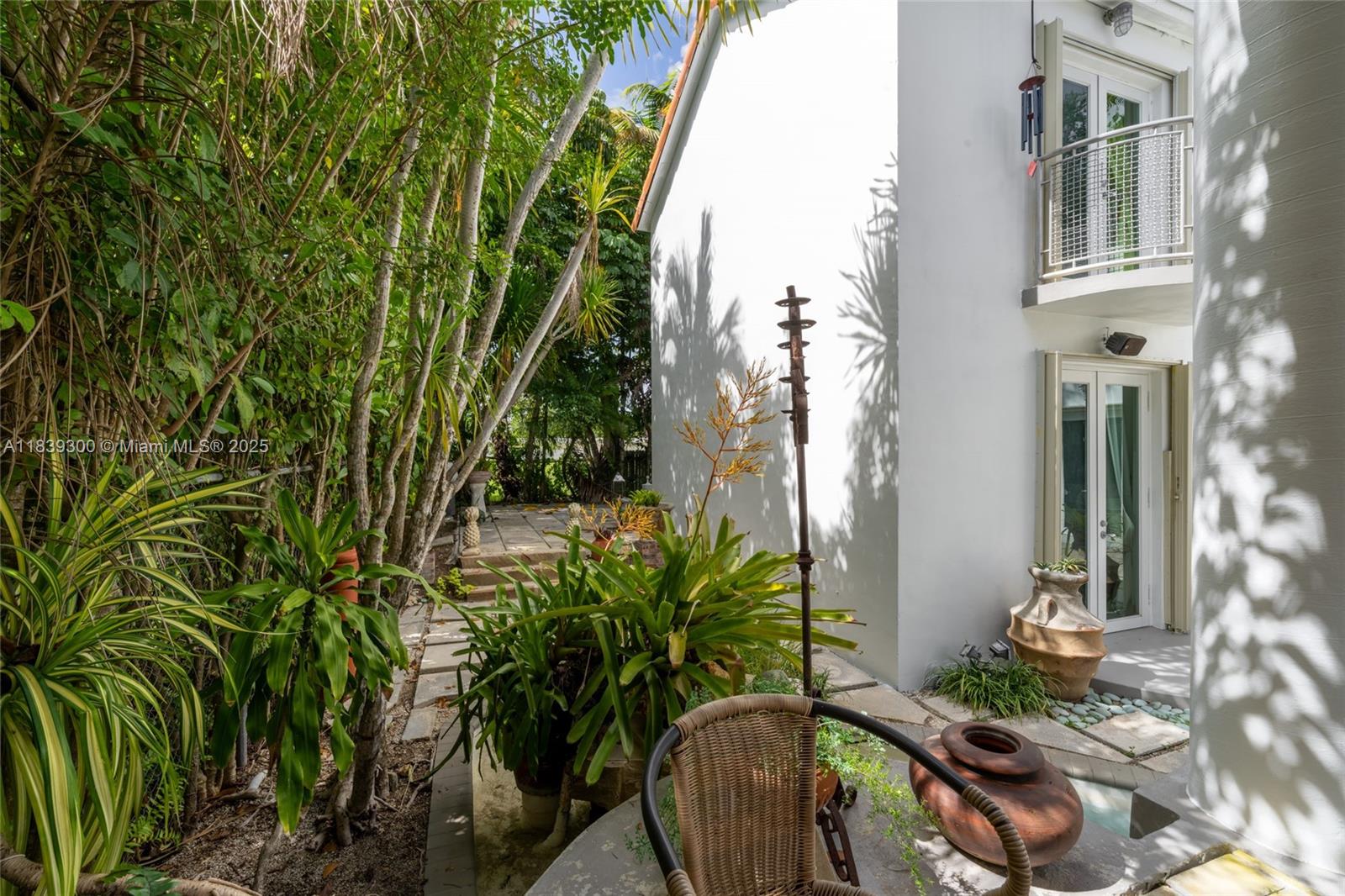 6867 SW 62nd Ter South Miami, FL 33143