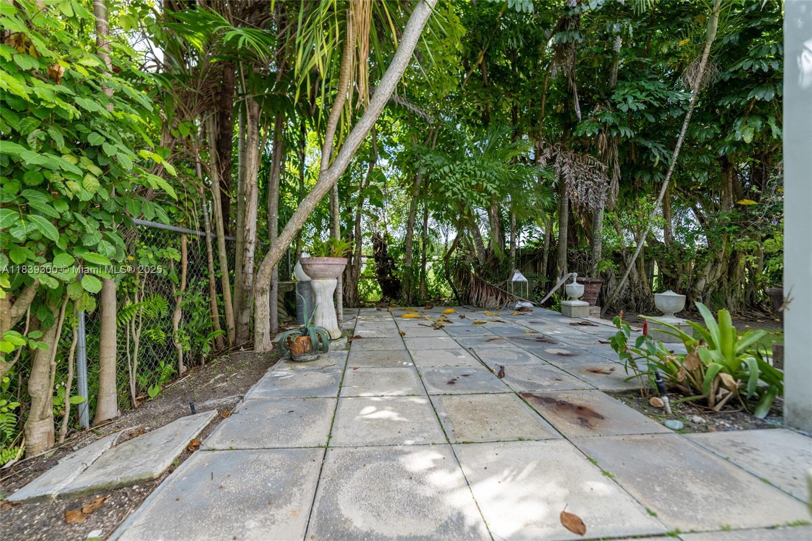 6867 SW 62nd Ter South Miami, FL 33143