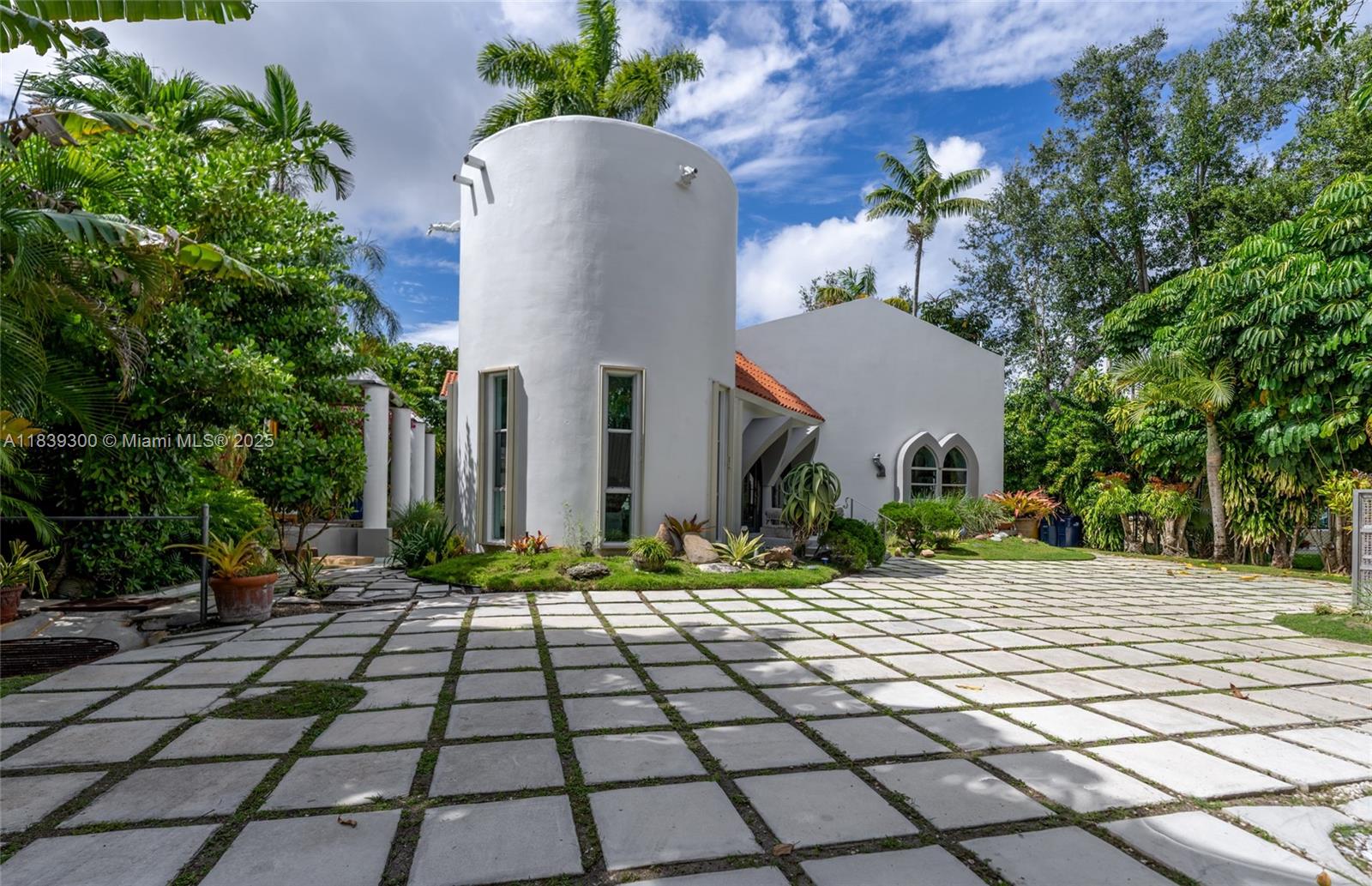 6867 SW 62nd Ter South Miami, FL 33143