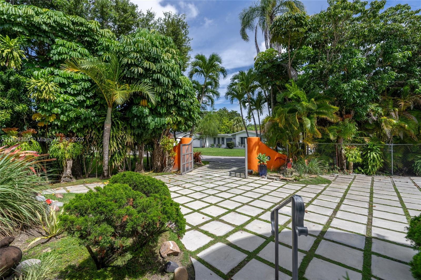 6867 SW 62nd Ter South Miami, FL 33143