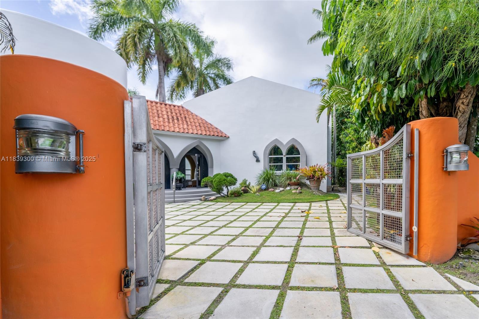 6867 SW 62nd Ter South Miami, FL 33143