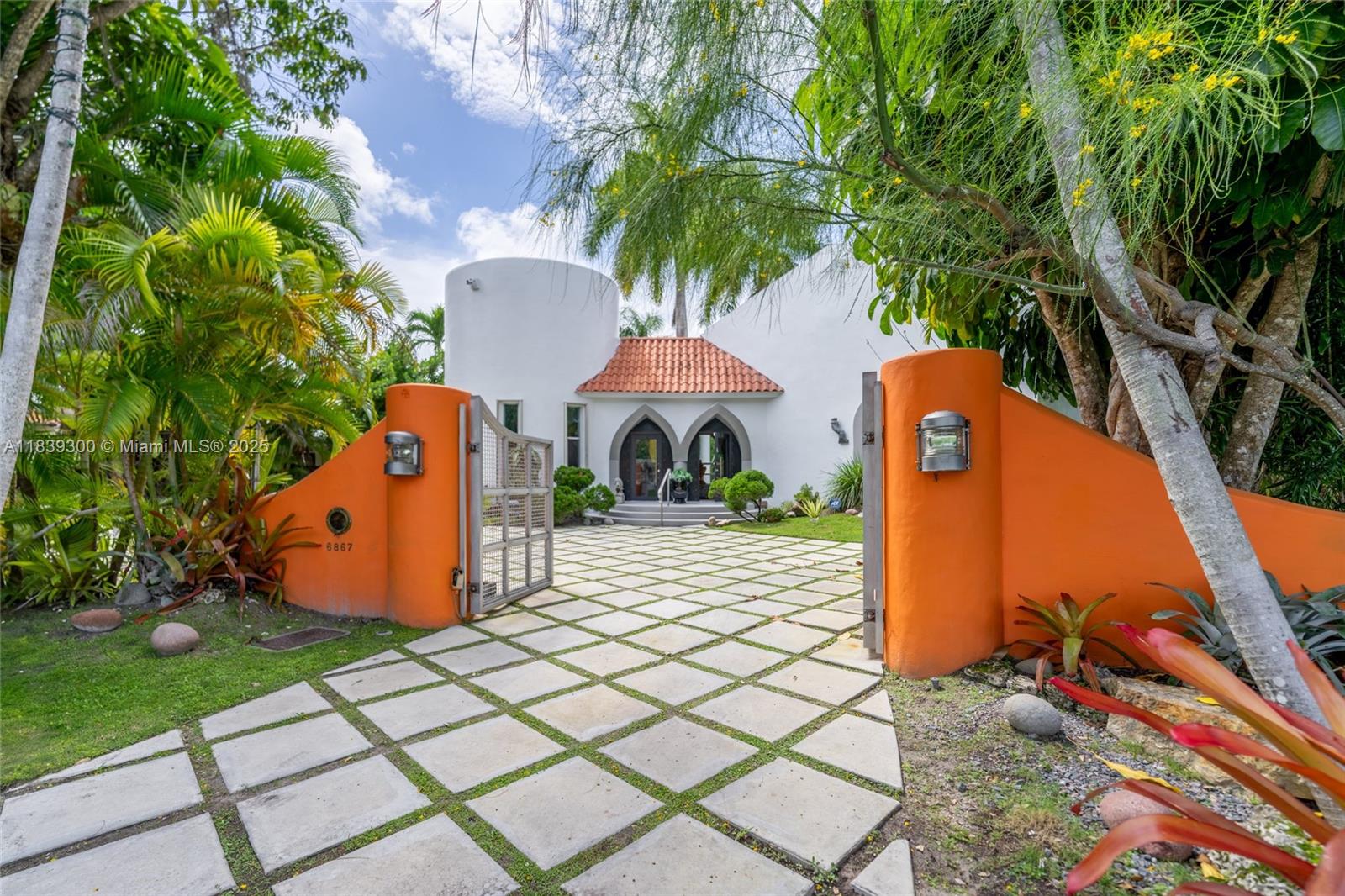 6867 SW 62nd Ter South Miami, FL 33143