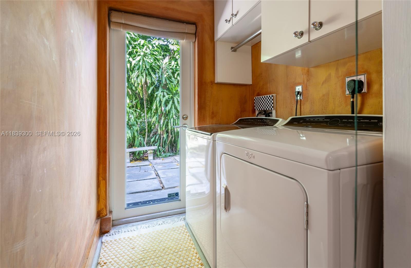 6867 SW 62nd Ter South Miami, FL 33143