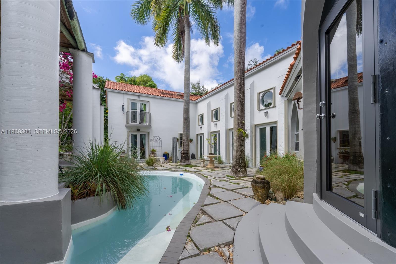 6867 SW 62nd Ter South Miami, FL 33143