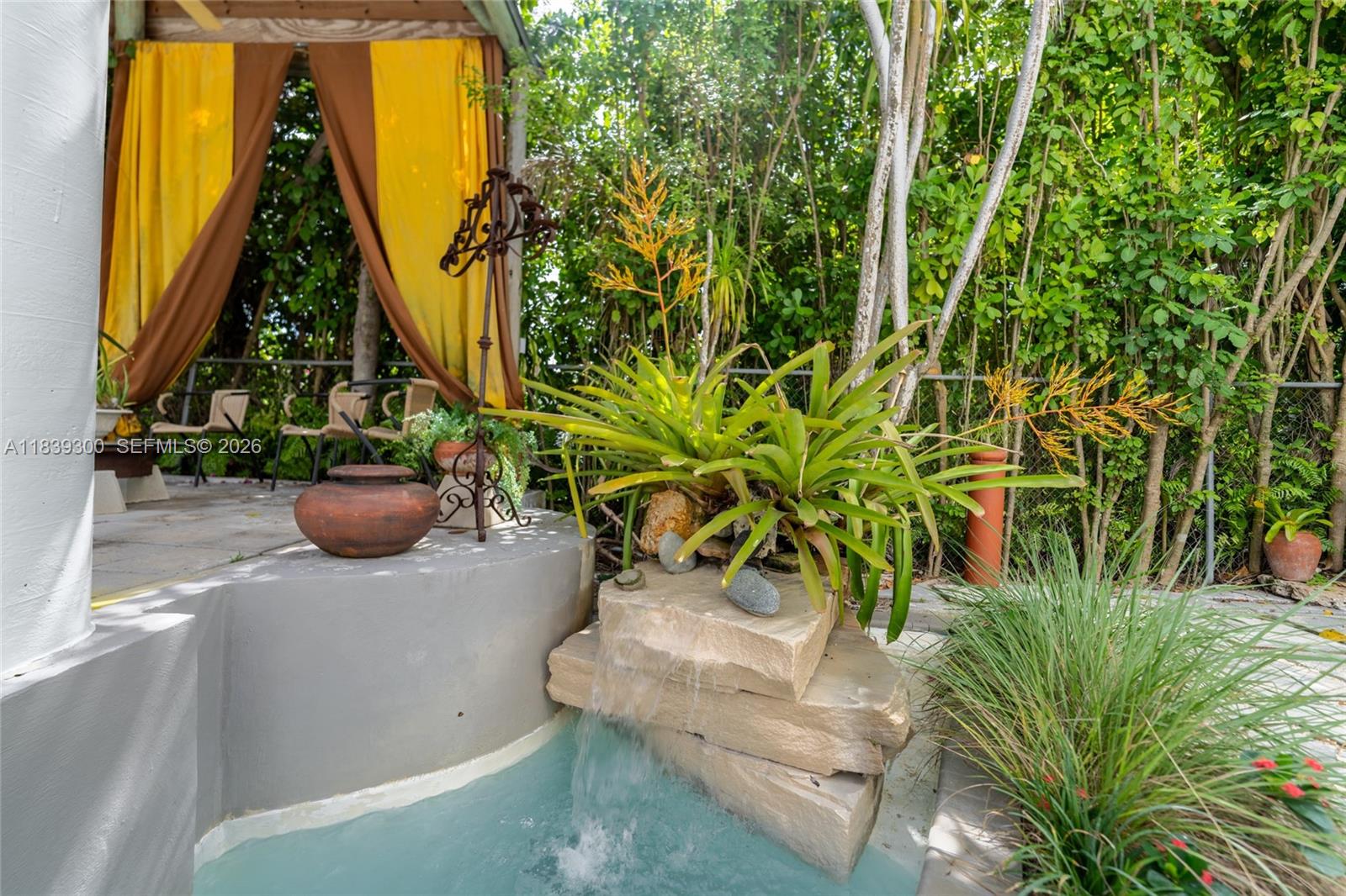 6867 SW 62nd Ter South Miami, FL 33143