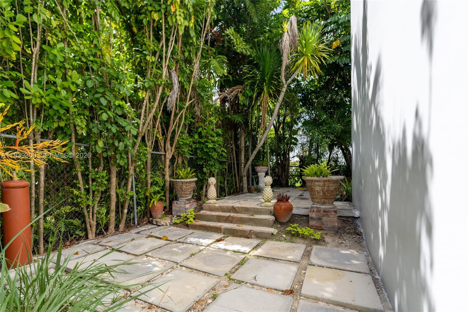 6867 SW 62nd Ter South Miami, FL 33143