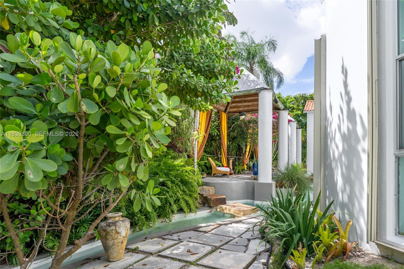 6867 SW 62nd Ter South Miami, FL 33143