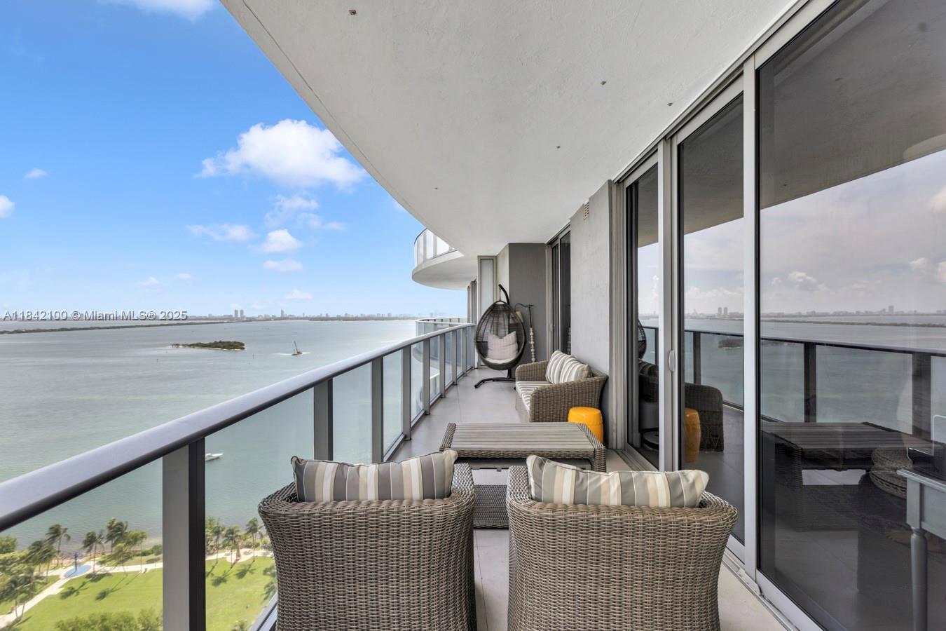 image Aria On The Bay Condo14