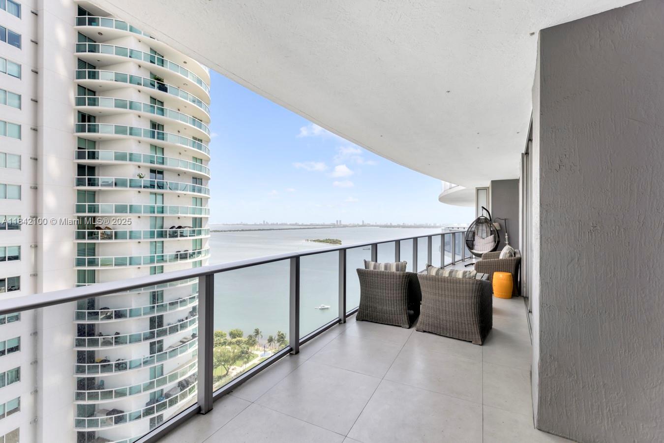 image Aria On The Bay Condo15
