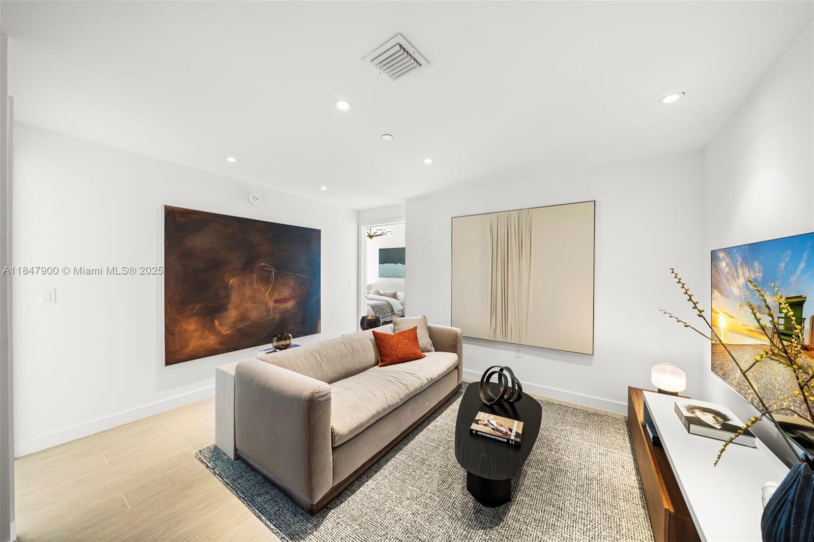 Undisclosed Address Miami Beach, FL 33139