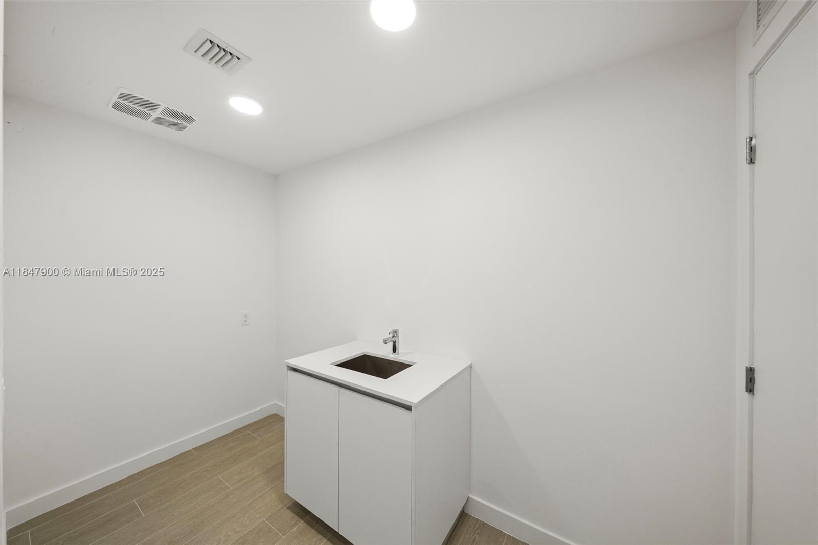 Undisclosed Address Miami Beach, FL 33139