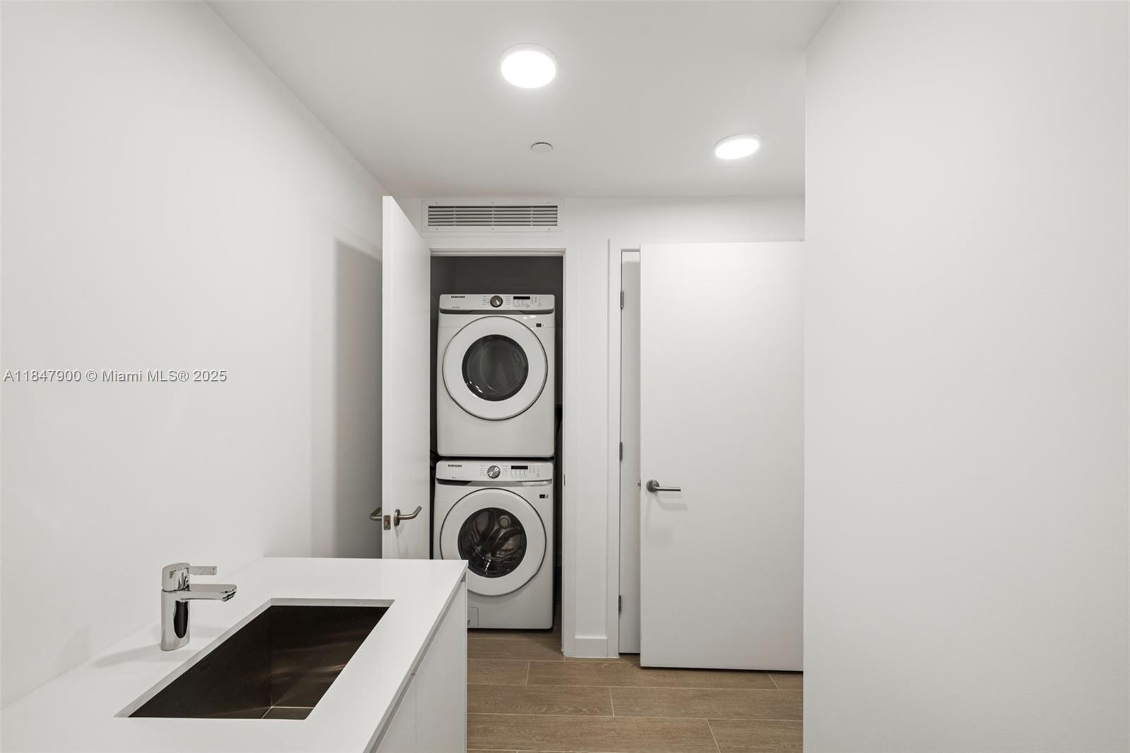 Undisclosed Address Miami Beach, FL 33139